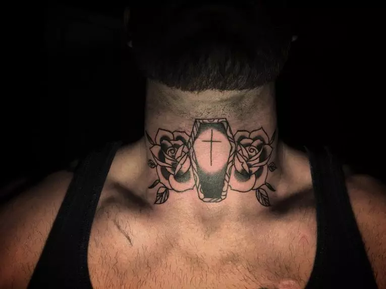 Tatuagem no Pescoço