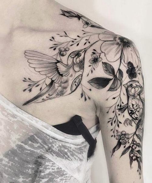 Tatuagem Feminina no Ombro