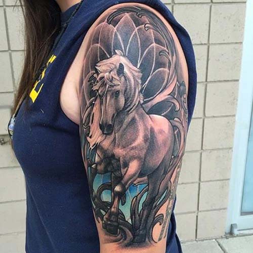 Tatuagem Feminina no Ombro