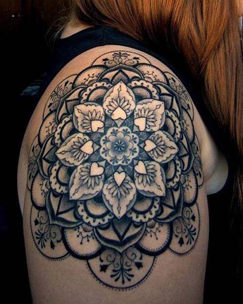 Tatuagem Feminina no Ombro