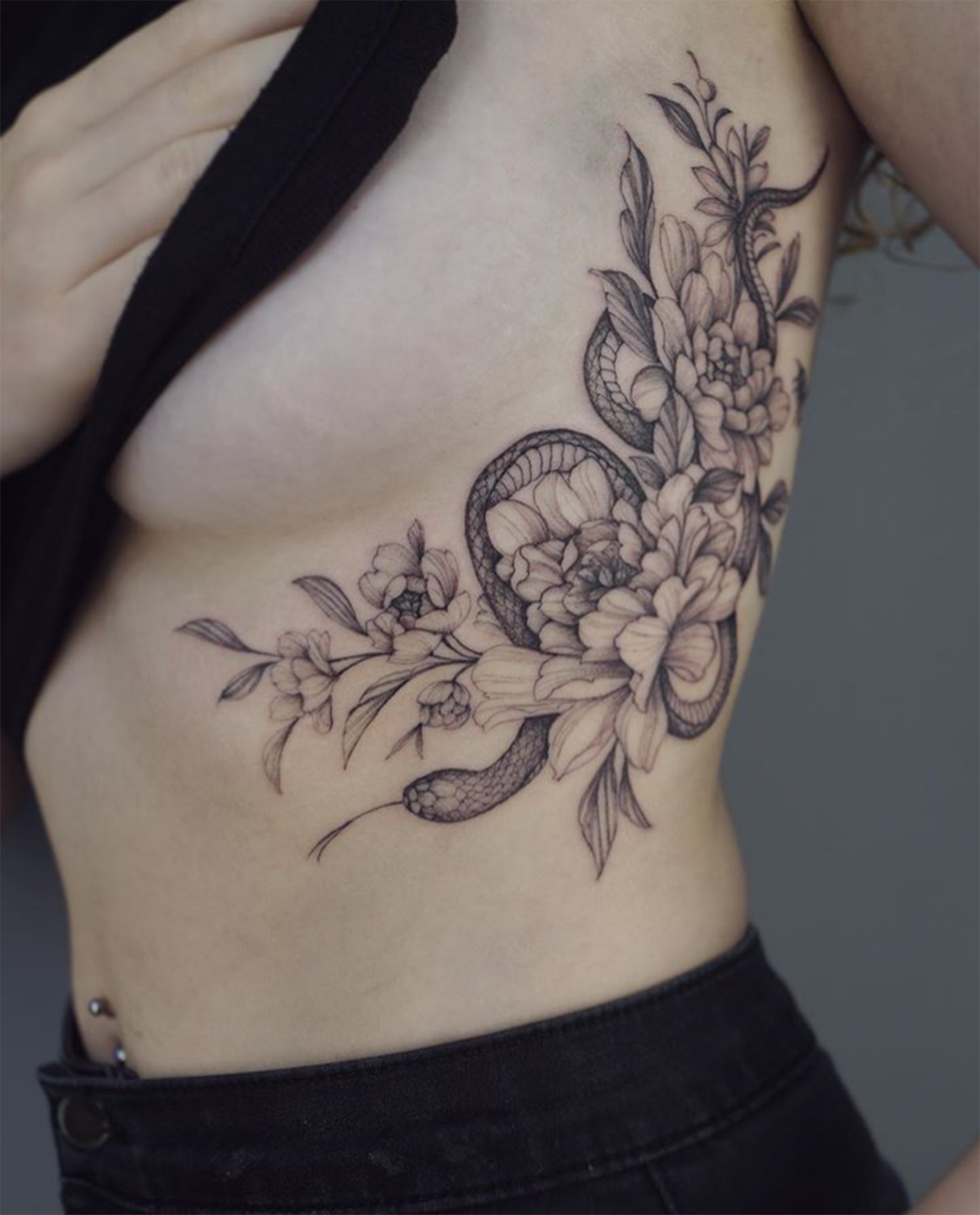 55 Tatuagens Feminina na Costela: Beleza e Significado em uma Arte Marcante