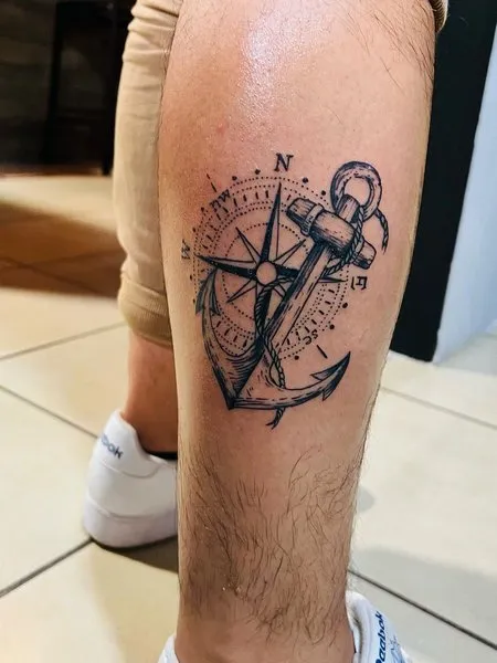 Tatuagem na Panturrilha Masculina