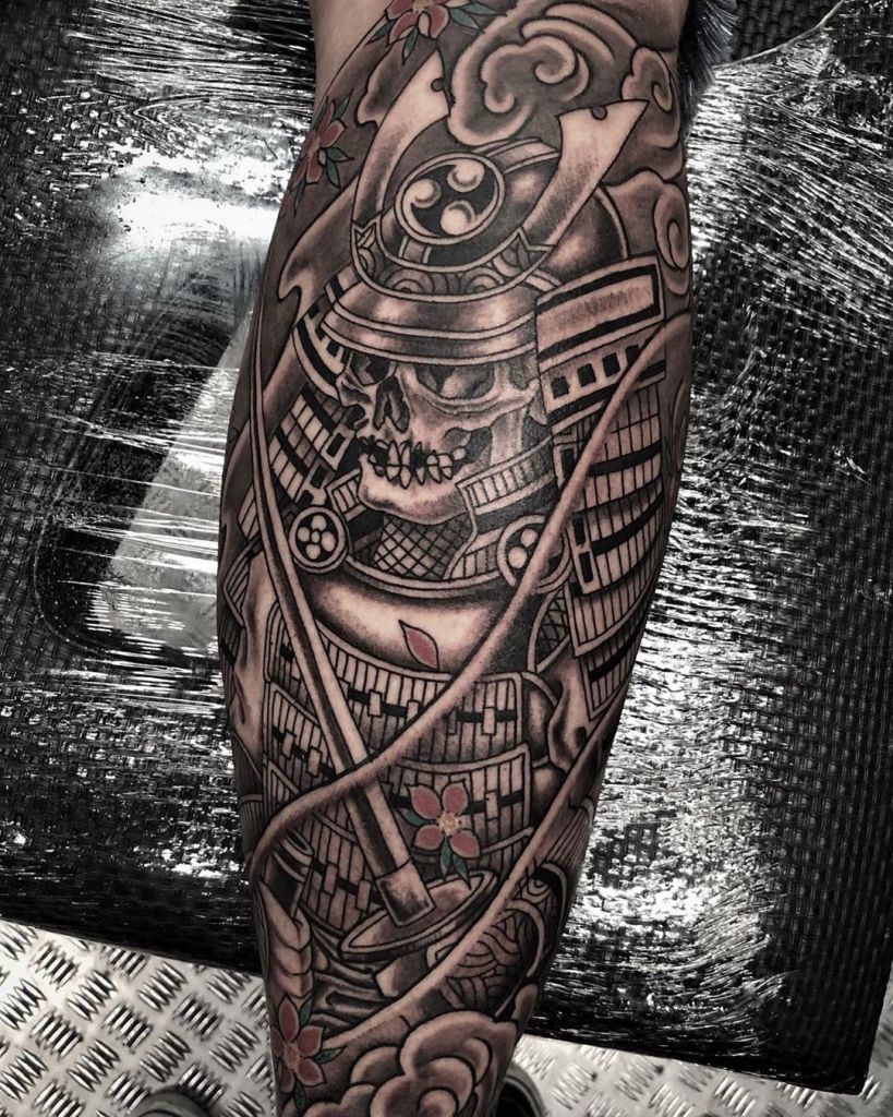 Tatuagem na Panturrilha Masculina