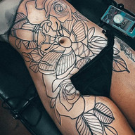 Tatuagem Feminina na Barriga