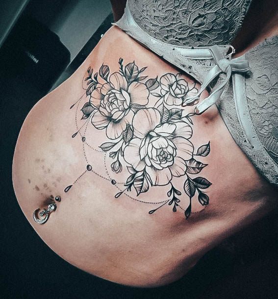 Tatuagem Feminina na Barriga