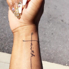 Imagem de Tatuagem Feminina na Mão