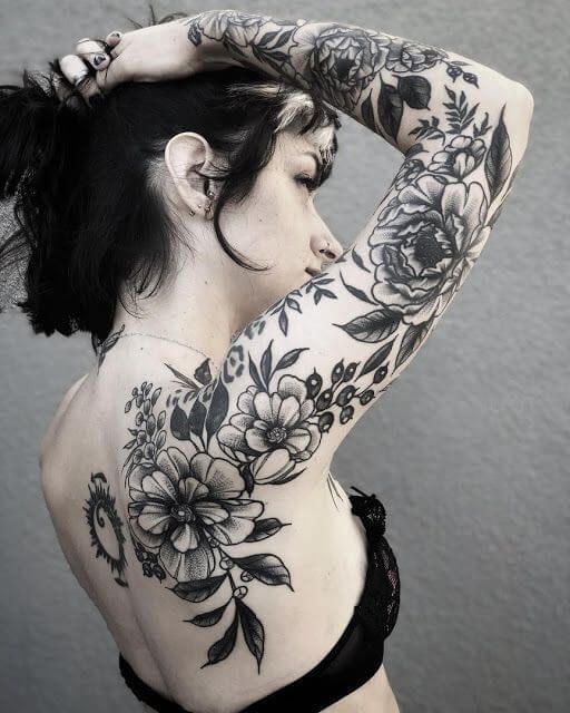 Tatuagem Feminina nas Costas