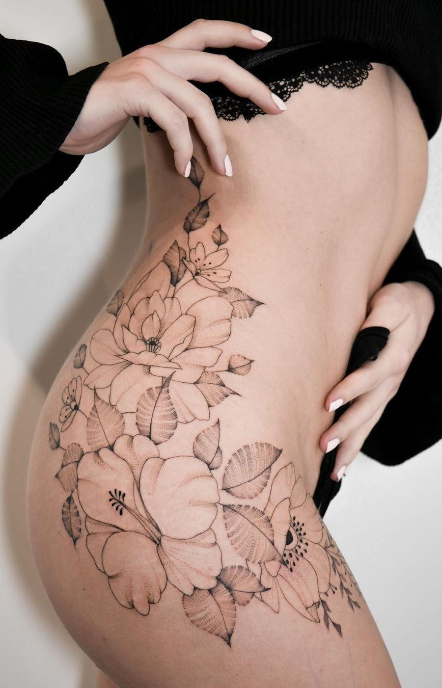 Tatuagem Feminina na Costela: