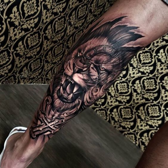 Tatuagem na Panturrilha Masculina