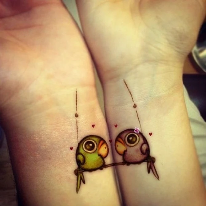 Imagem  mostrando Tatuagem de Amigas