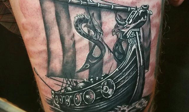 tatuagem viking drakkar