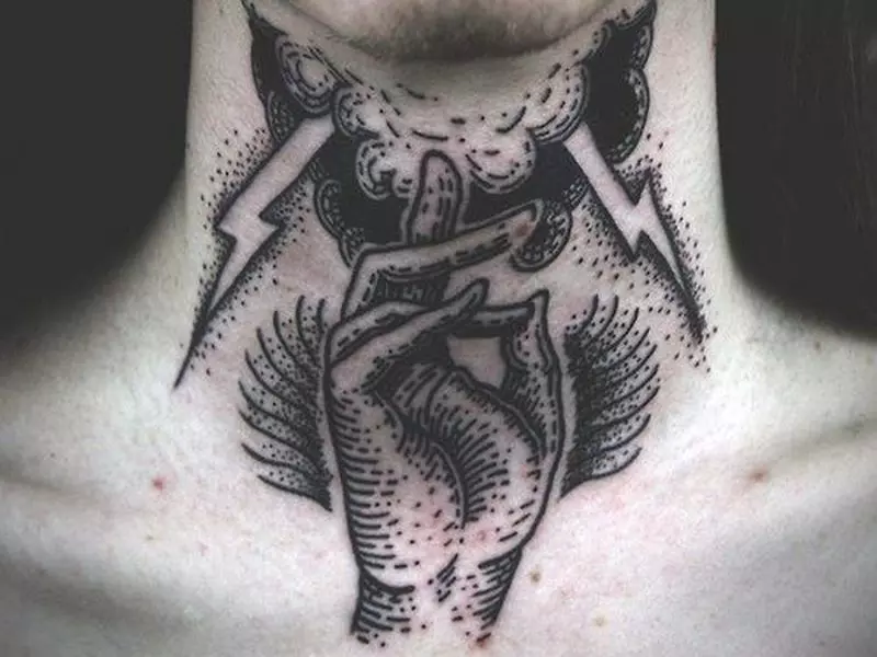 Tatuagem no Pescoço