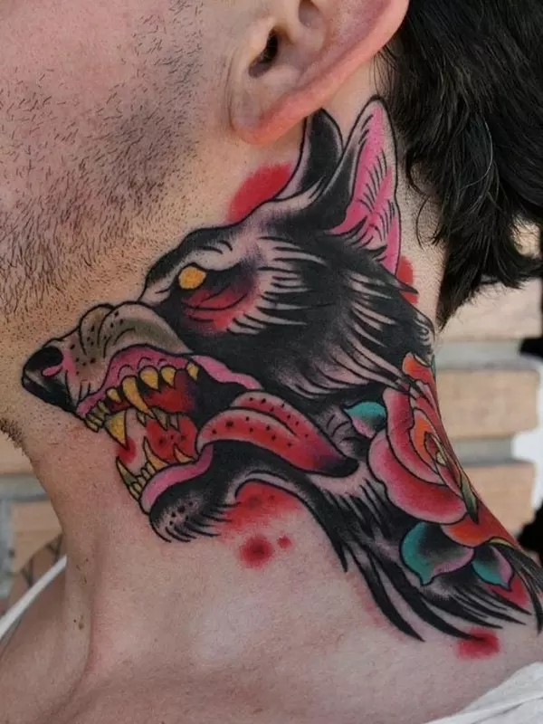 Tatuagem no Pescoço
