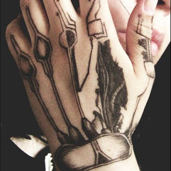 Imagem de Tatuagem Feminina na Mão