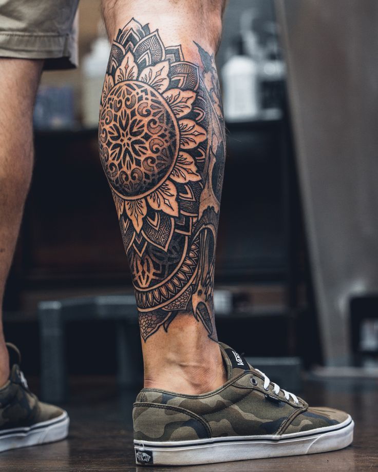 Tatuagem na Panturrilha Masculina