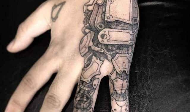 Tatuagens na mão