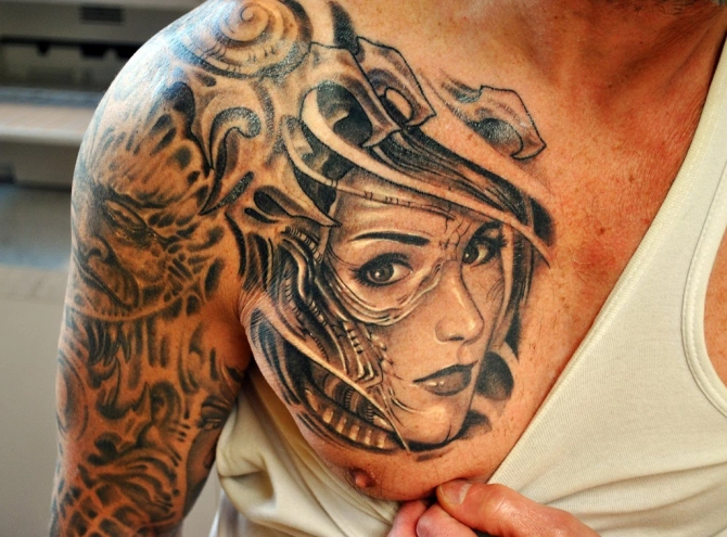 Tatuagem Masculina no Ombro