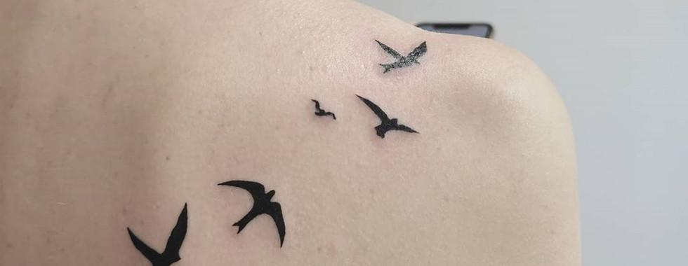 Tatuagens Femininas no Ombro Delicadas
