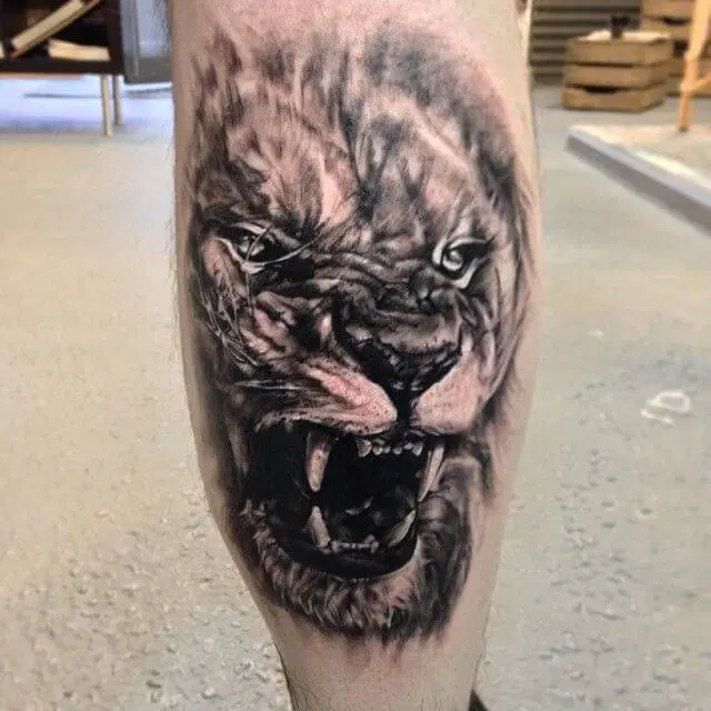 Tatuagem na Panturrilha Masculina