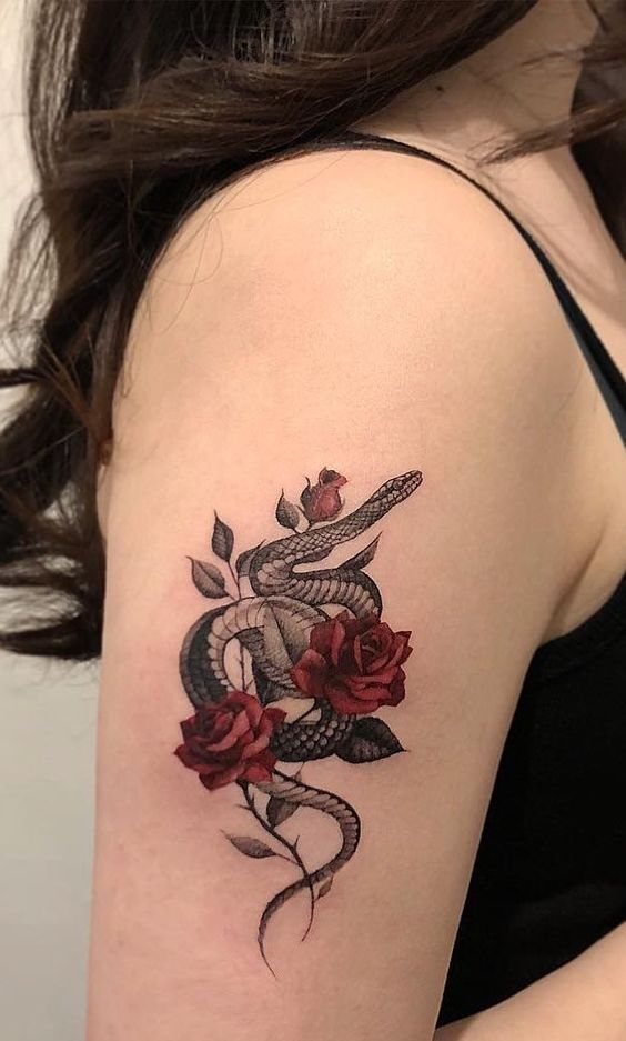Tatuagem Feminina no Ombro
