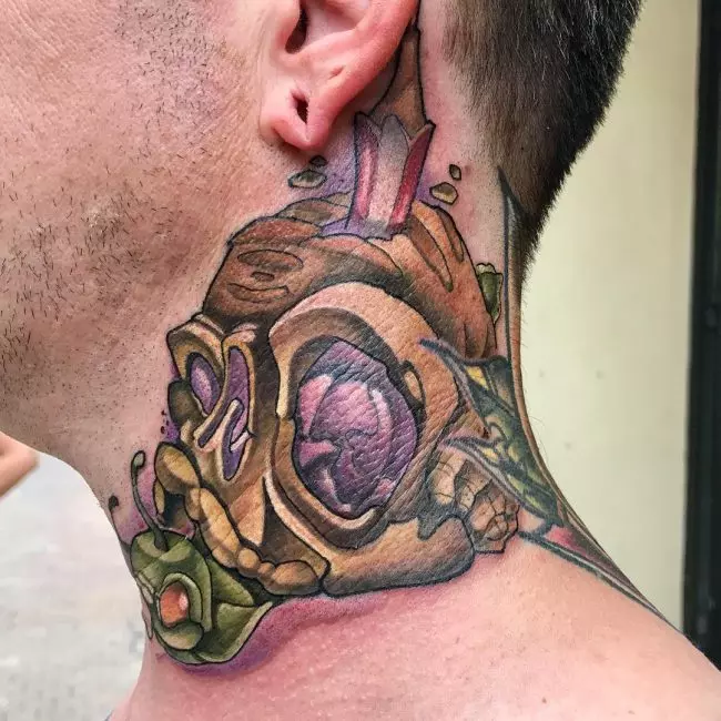 Tatuagem no Pescoço