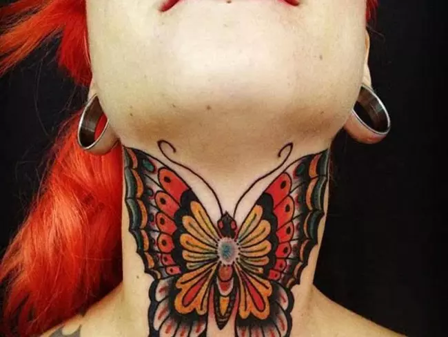 Tatuagem no Pescoço