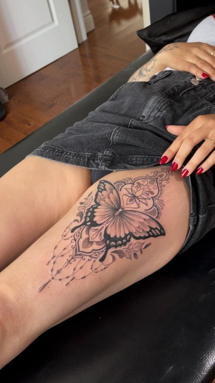 imagem mostrando 53 Inspirações de Tatuagem na Coxa