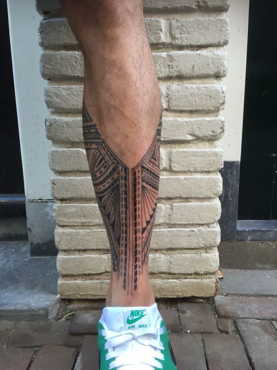 Tatuagem na Panturrilha Masculina