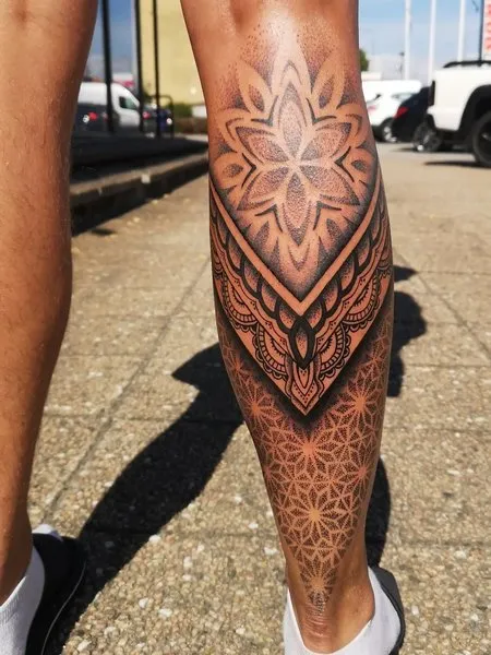 Tatuagem na Panturrilha Masculina