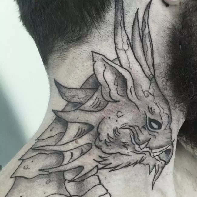 Tatuagem no Pescoço