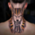 Imagem de Tatuagem Masculina no Pescoço