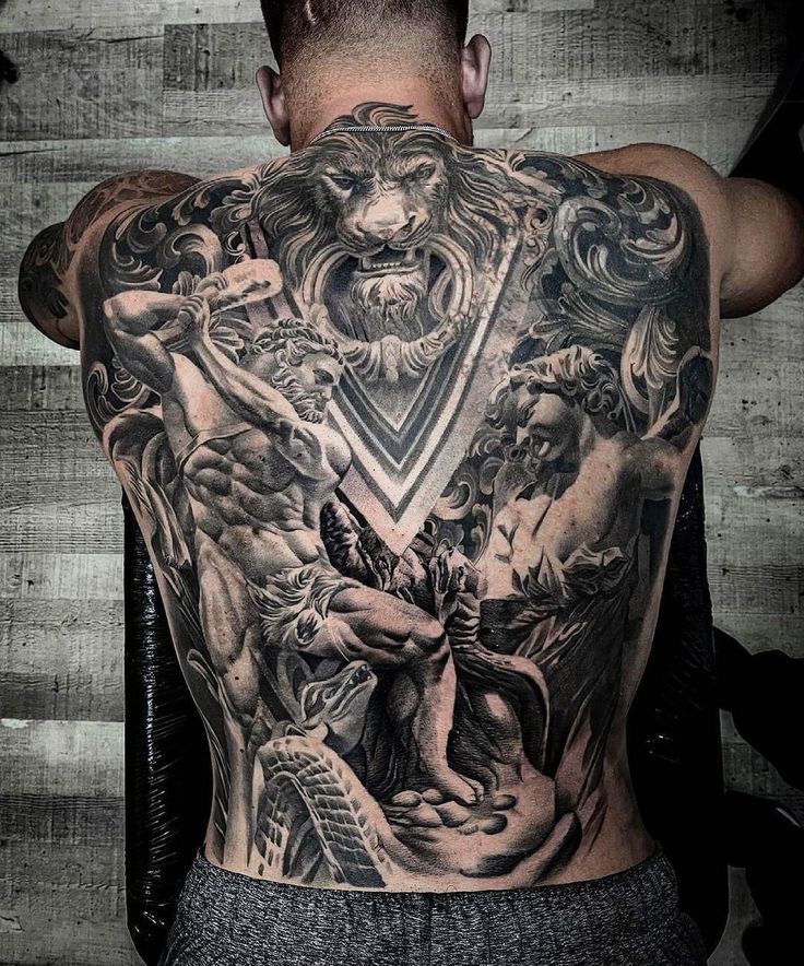 imagem mostra Tattoo Costas