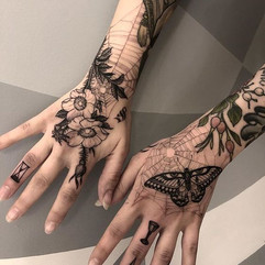 Imagem de Tatuagem Feminina na Mão
