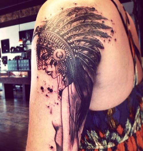 Tatuagem Feminina no Ombro