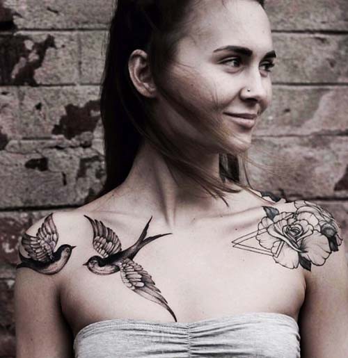 Tatuagem Feminina no Ombro