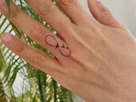 Finger Tattoos: The Ultimate Guide to Designing, Placement, and Aftercare