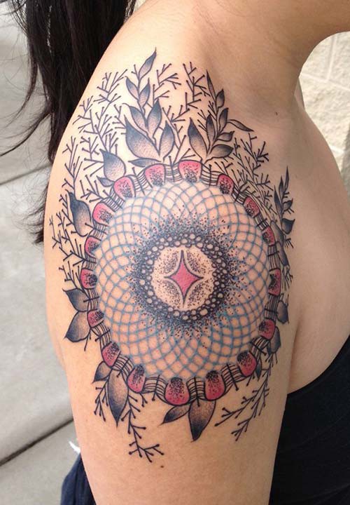 Tatuagem Feminina no Ombro