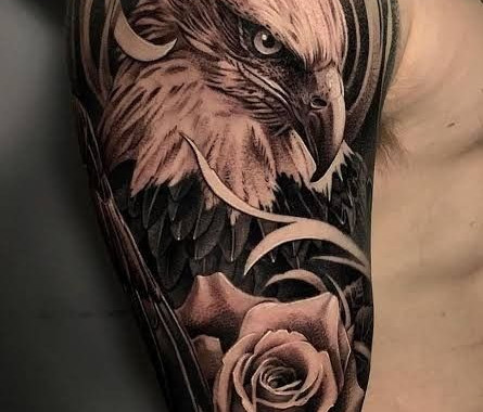 Tatuagem de Águia no Antebraço