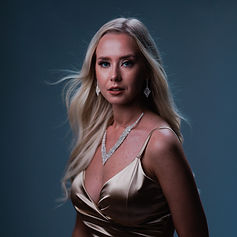Woman in gold dress, Portrait Photoshoot