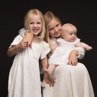 Familiefotoshoot met baby in een lichte fotostudio in Amsterdam