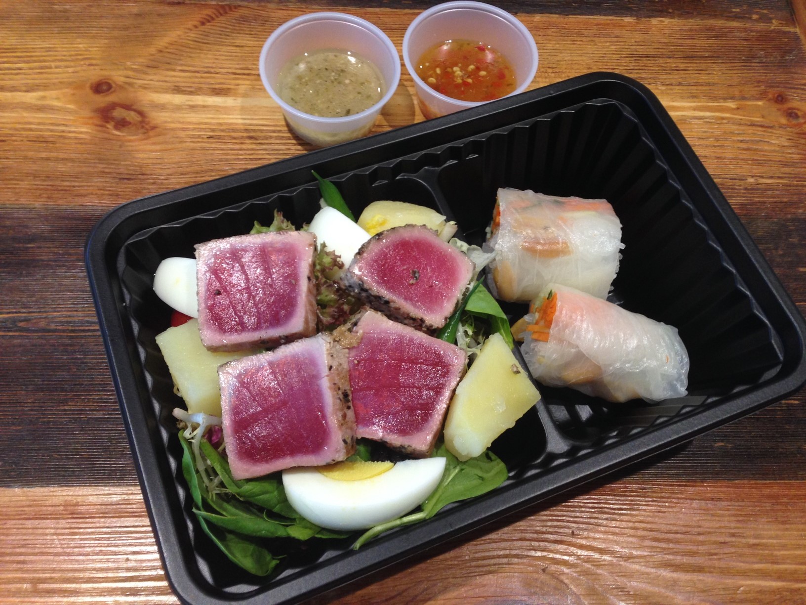 Tuna nicoise salad & rice roll