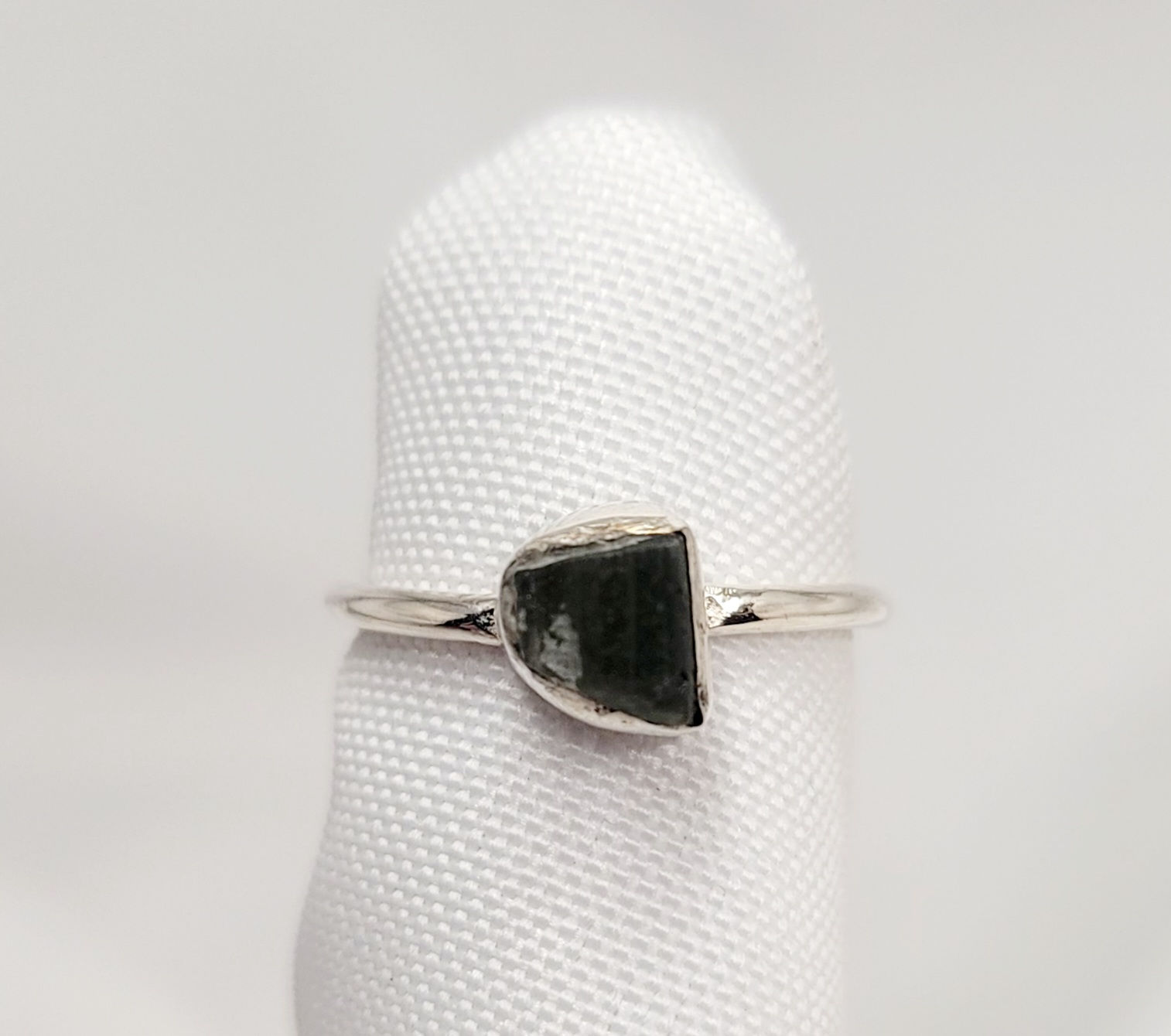 Ring – Moldavite 925 (.07oz B30-Bg19#937)