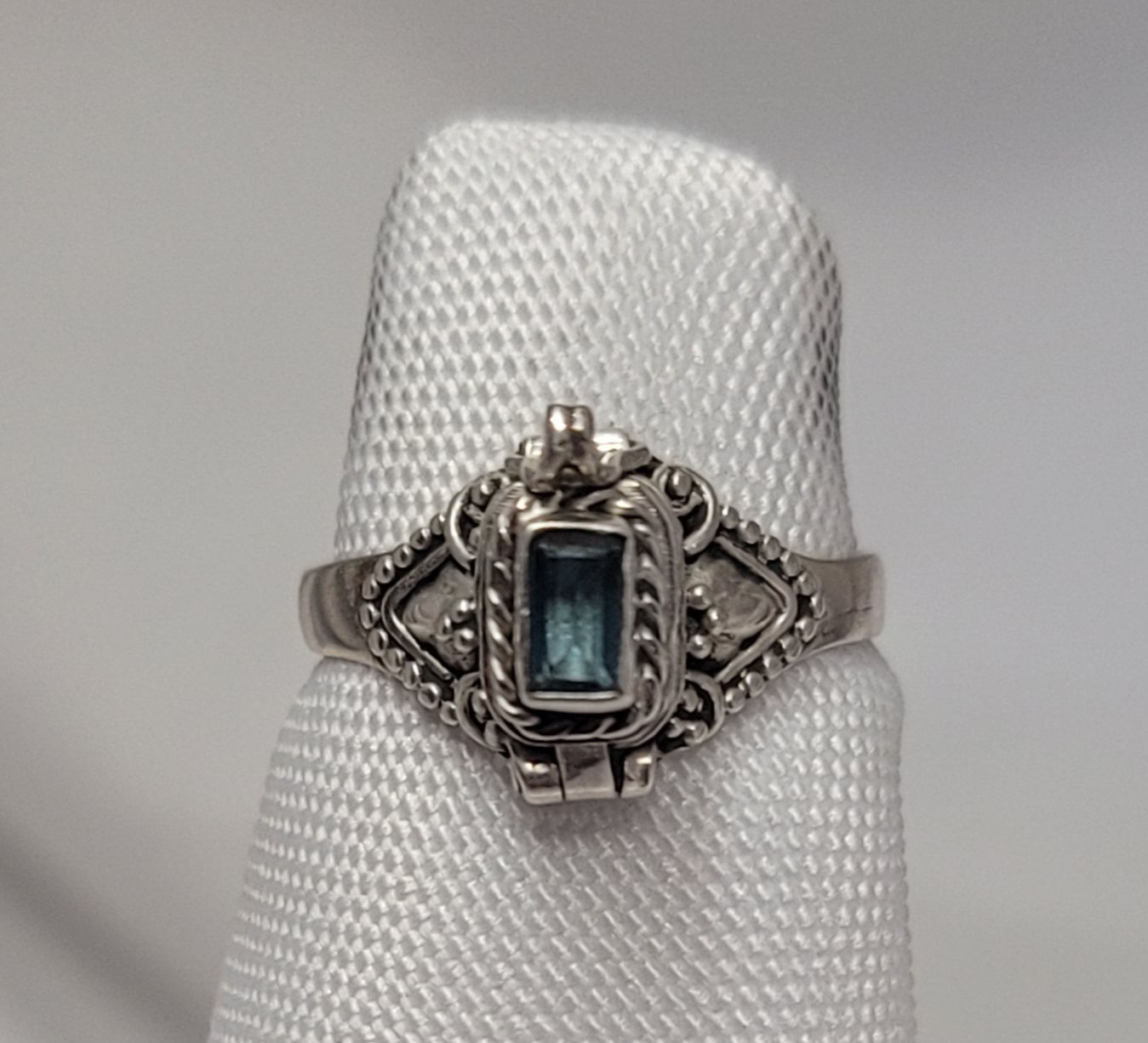 Ring – Topaz Poison 925 (.14oz B30-Bg11#458)