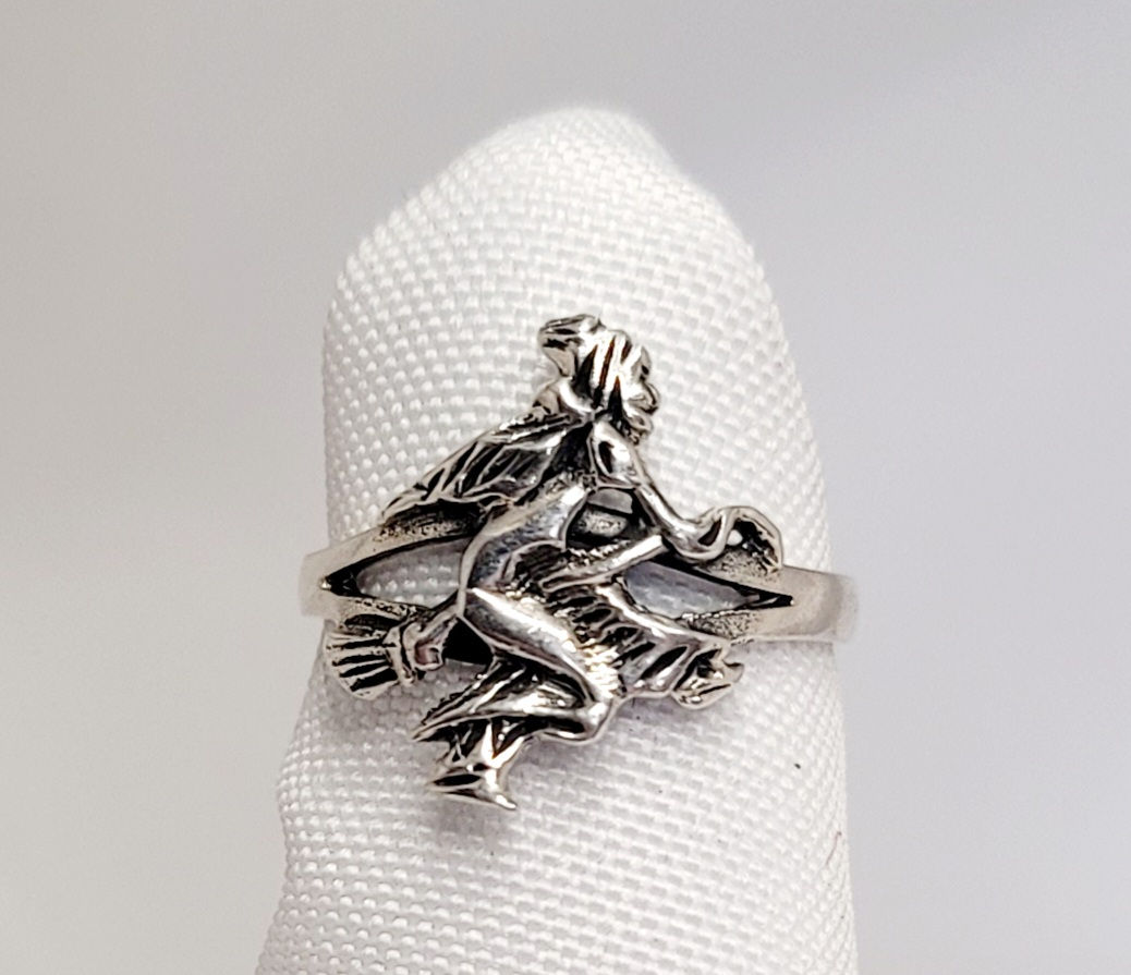 Ring – Witch on Broom 925 (.14oz B30-Bg20#954)