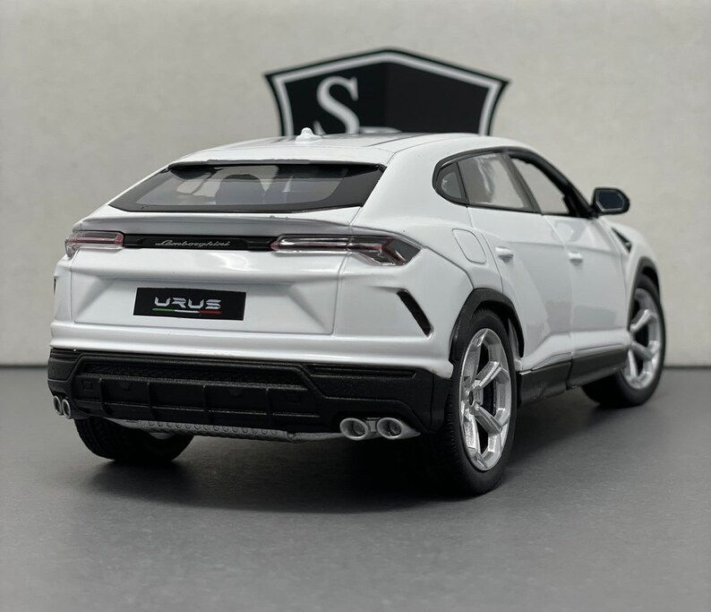 Thumbnail: Welly Diecast Model Car 1/24 Lamborghini Urus White