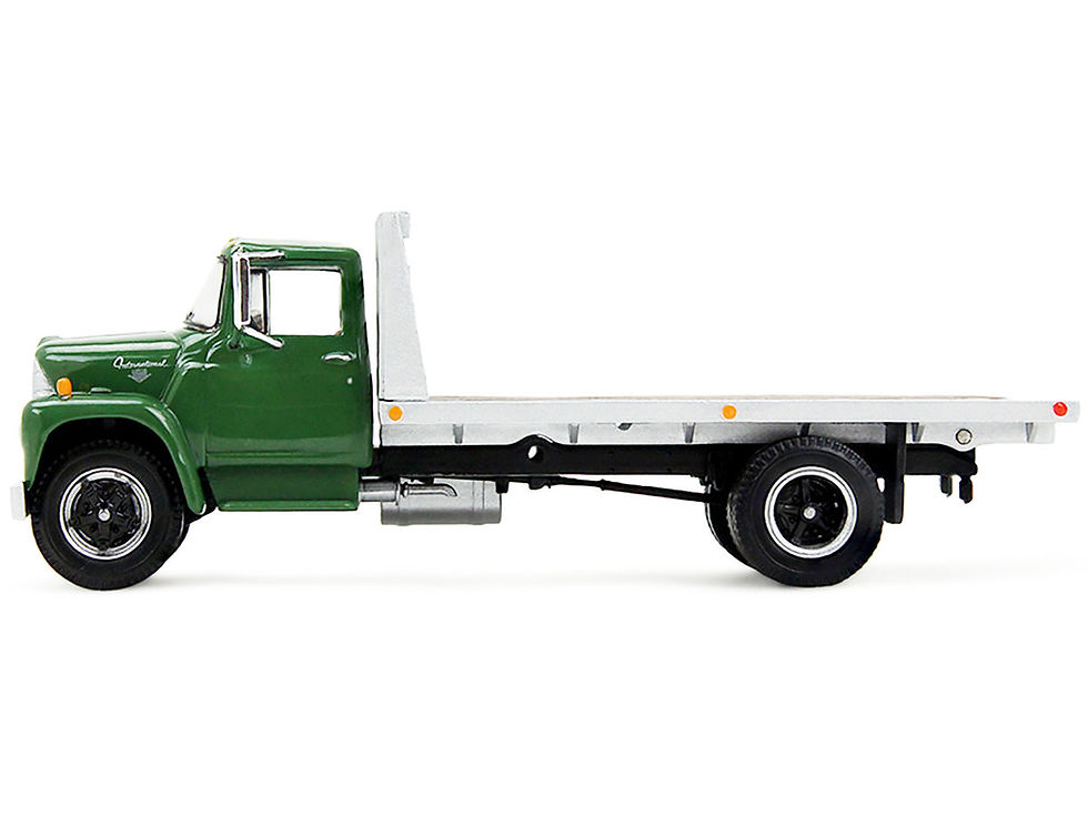 First Gear Die-cast 1/64 1970s International Loadstar Flatbed Truck Green