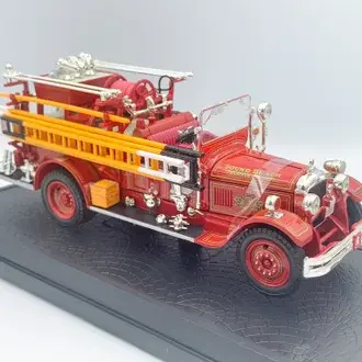 Miniatura: Red 1931 Seagrave fire engine, 1/32 scale model