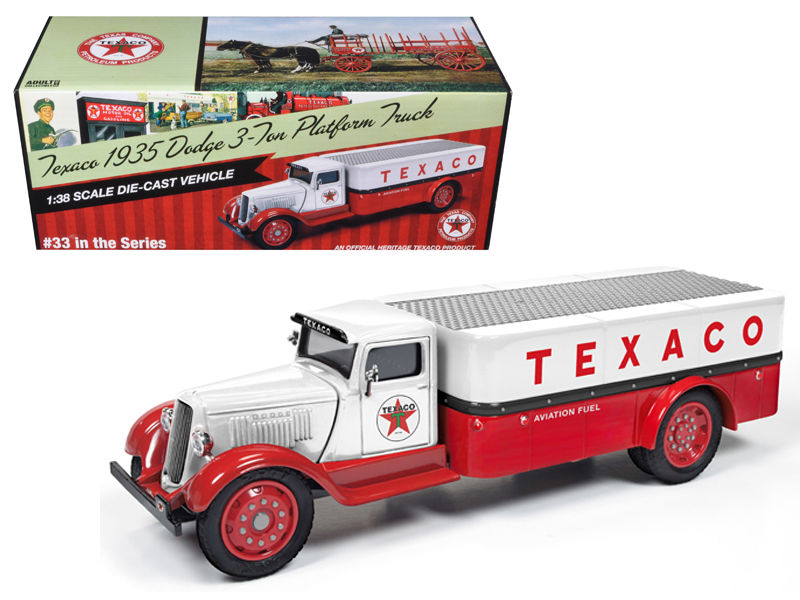 Miniatura: White and red 1935 Dodge Texaco truck model