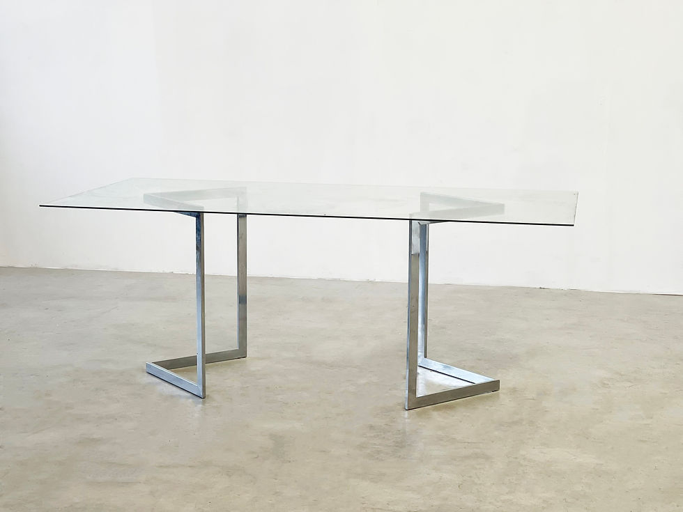 Thumbnail: Geometric and sculptural dining room table