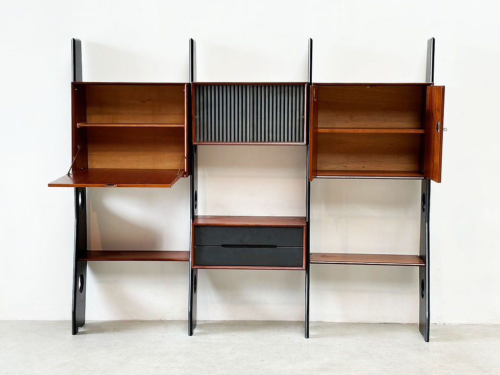 Thumbnail: Graphical free standing wall unit